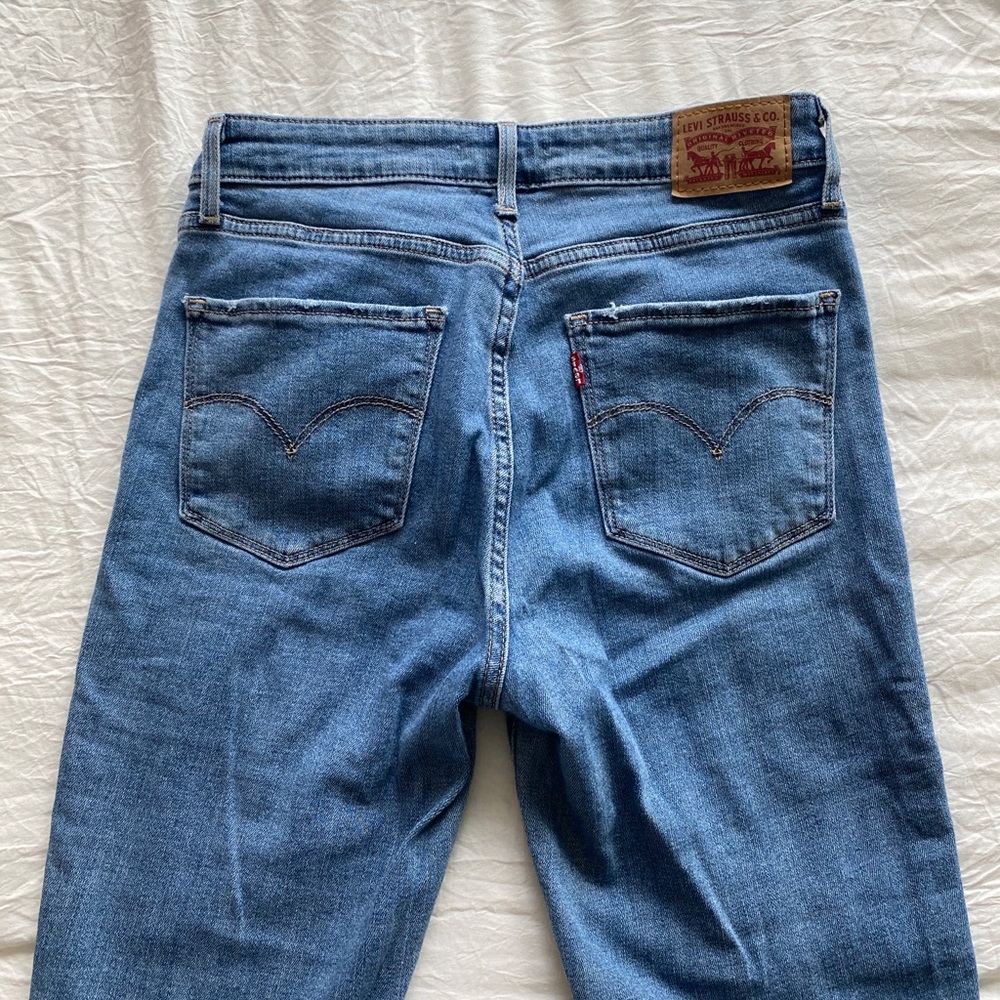 high rise Levi’s skinny jeans